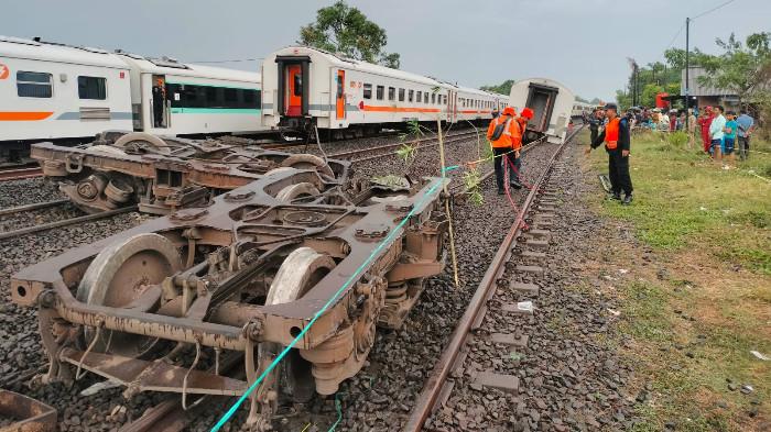 KAI memastikan bahwa seluruh penumpang KA 58F Purwojaya yang mengalami anjlok di emplasemen Stasiun Kedunggedeh, Bekasi, Sabtu (25/10/2025) dalam keadaan selamat. Adapun untuk penanganan dan perjalanan lanjutan untuk penumpang telah disiapkan.