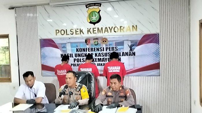 Bukan karena Saling Ejek Istri, Ini Alasan Sopir Bajaj Keroyok Juru Parkir di Kemayoran