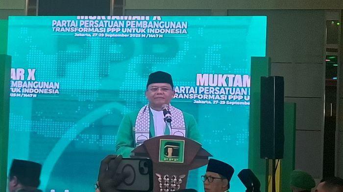 MUKTAMAR PPP - Kegiatan Muktamar X PPP memanas ketika Plt Ketum PPP, Mardiono hendak memberikan sambutan di Hotel kawasan Ancol, Jakarta Utara pada Sabtu (27/9/2025). Peserta muktamar berteriak ingin Mardiono turun dan menginginkan perubahan. Mardiono pun membalas dengan senyum tipis.