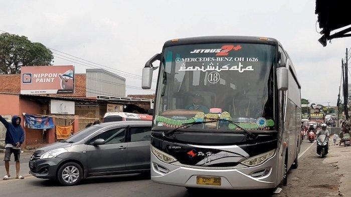 Banyak Kendaraan Berbalik Arah, Jalur Pantura di Pangulah Selatan Padat Merayap