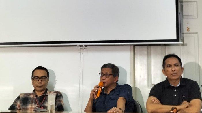 Rocky Gerung Sebut Sebagai Pejabat Publik, Tidak Sepatutnya Moeldoko Keluarkan Kalimat Pasang Badan