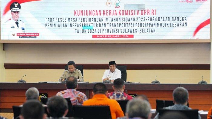 Kunker Komisi V DPR RI, Pj Gubernur Sulsel Bahtiar Perlihatkan Peta Administrasi Baru Sulsel