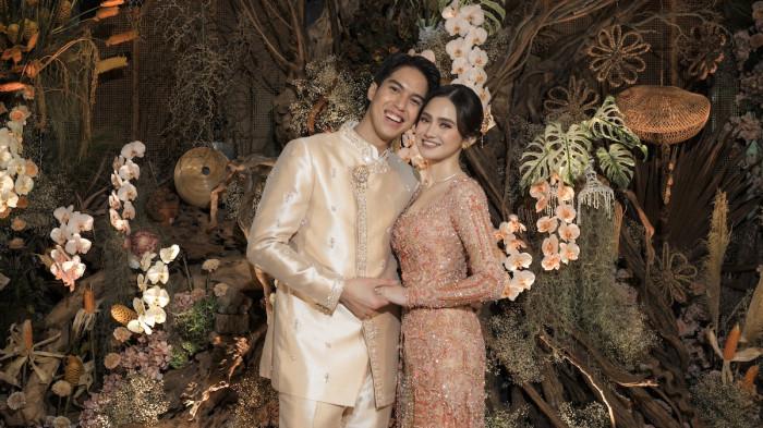 LAMARAN - El Rumi resmi melamar kekasihnya, Syifa Hadju yang dihadiri juga Ahmad Dhani dan Maia Estianty