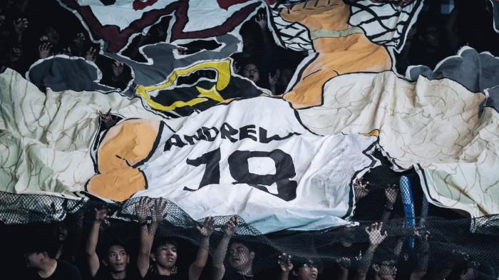 Laskar Gonz menampilkan koreo untuk mengenang mendiang Francois Andrew (1)