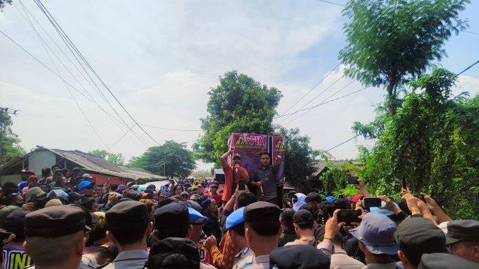 Diduga Ada Aliran Sesat Hingga Terjadi Pemerkosaan, Ponpes Al Zaytun Dikepung Massa