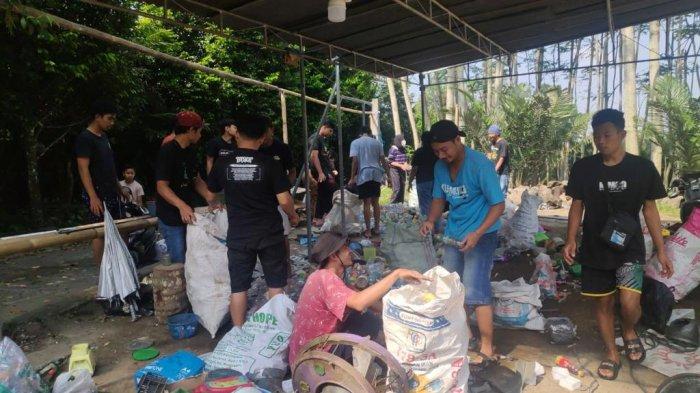Peduli Lingkungan, Warga Diajak Kumpulkan Barang Bekas dan Bersih-Bersih Desa
