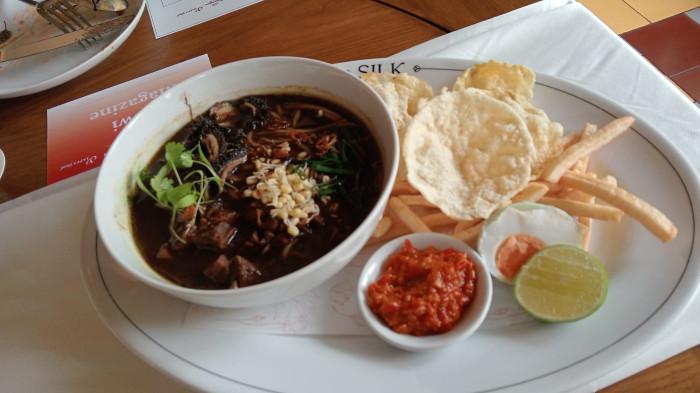 Mie rawon dengan bahan dasar daging sapi premium Tokusen