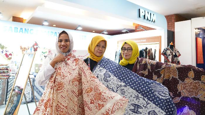 Nasabah PNM mengikuti Gelar Batik Nusantara 2025.