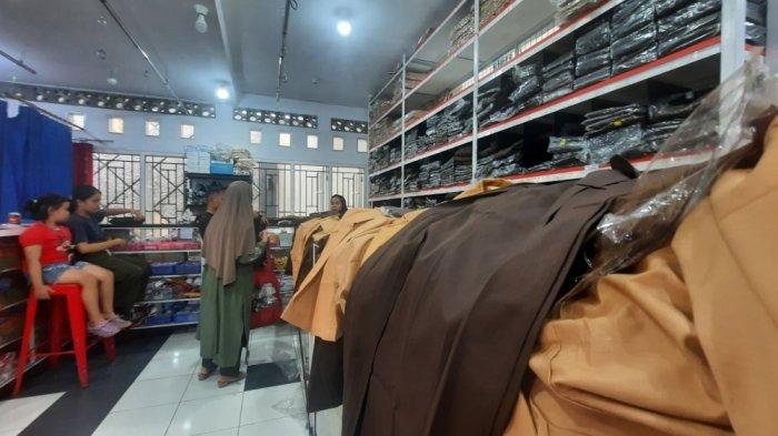 Sambut Tahun Ajaran Baru 2024-2025, Penjualan Seragam Sekolah di Cibinong Meningkat Tajam