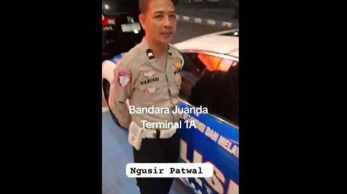 Viral video warga mengusir anggota Patwal yang terpergok parkir di jalan bertuliskan area menurunkan penumpang disabilitas.