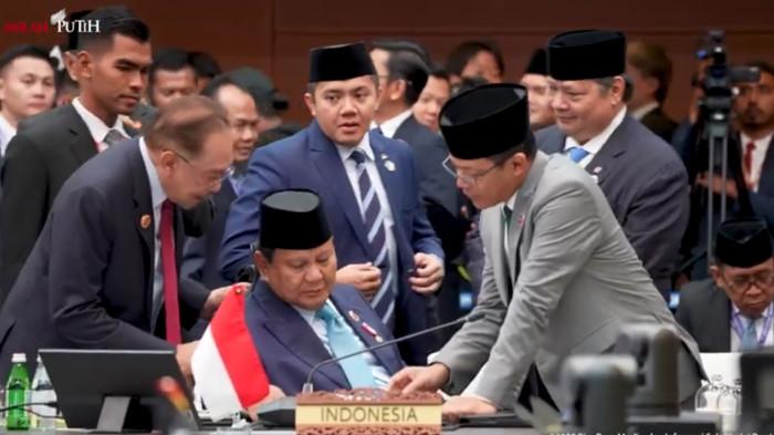 Detik-detik Prabowo Subianto Melamun dan Tak Sadar Disapa Perdana Menteri Malaysia