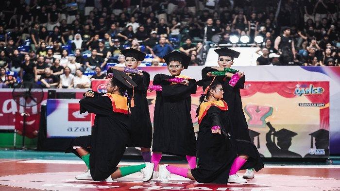 Gunakan Kostum Toga Hitam, Foxy Dance Crew Angkat Tema Pendidikan