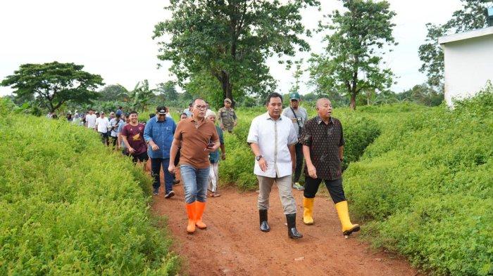 Pj Gubernur, Wali Kota dan Bupati Maros Kompak Tinjau Lahan Stadion di Makassar