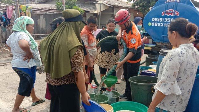 Ribuan Warga Kalideres Kesulitan Air Bersih, Baznas Distribusikan 6 Ribu Liter Air