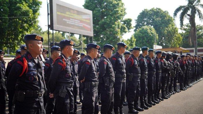 Brimob dan Samapta Polda Jabar Bantu Polres Bogor Amankan TPS Saat Coblosan Pilkada 2024