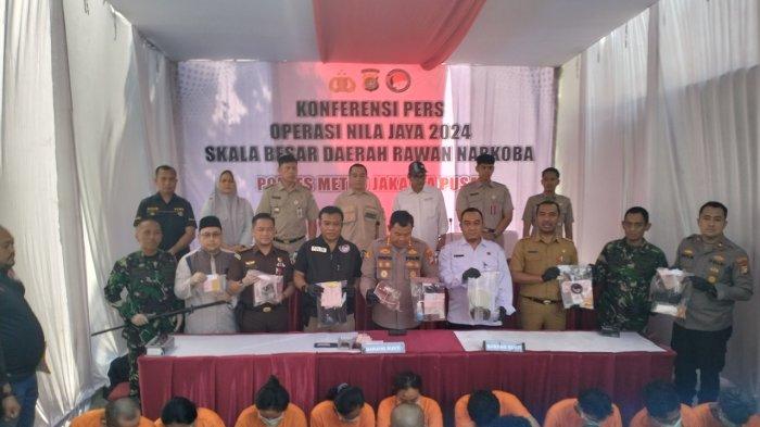 Penggerebekan Kawasan Kalipasir, Polres Metro Jakarta Pusat Tangkap 42 Orang Terkait Narkoba