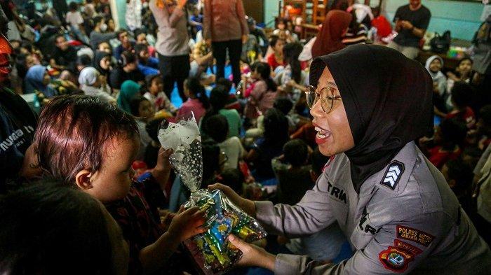 Anak-anak Korban Kebakaran Kebon Kosong Jakarta Pusat Mendapat Trauma Healing dari Polwan