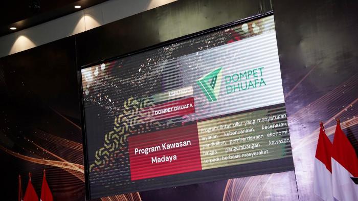 Dompet Dhuafa menampilkan tayangan 'Program Kawasan Madaya' dalam momen penghargaan Mandaya Awards 2025 di Ballroom Plaza BP Jamsostek, Jakarta Selatan, Kamis (16/10/2025).