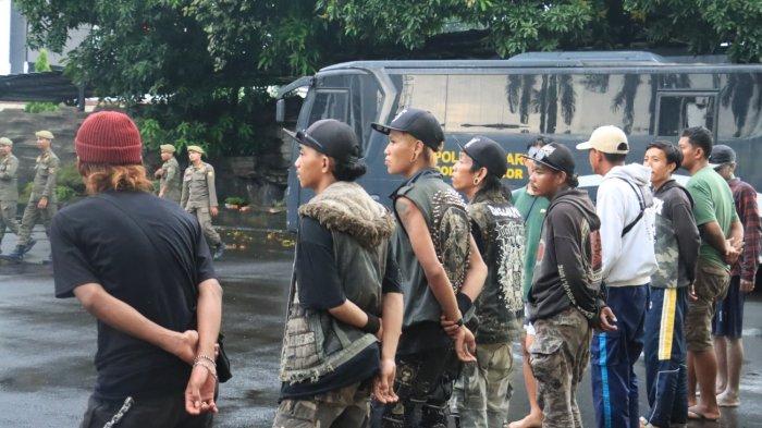 Gelar Razia Preman, Polres Bogor Amankan 10 Orang Anak Punk di Wilayah Cibinong