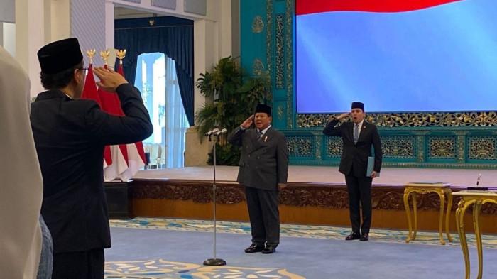 RESUFFLE KABINET - Presiden Republik Indonesia, Prabowo Subianto dalam pelantikan Kabinet Merah Putih di Istana Negara, Gambir, Jakarta Pusat pada pukul 16.00 WIB. pada Senin (8/9/2025). Dalam pelantikan Prabowo memimpin langsung pembacaan sumpah para menteri, antara lain Menteri Keuangan dijabat Purbaya Yudhi Sadewa, Menteri Perlindungan Pekerja Migran Indonesia (P2MI) dijabat Mukhtarudin, Menteri Koperasi dijabat oleh Ferry Juliantono serta Menteri Haji dan Umrah dijabat oleh Mochamad Irfan Yusuf, sedangkan Wakil Menteri Haji dan Umrah dijabat Dahnil Anzar Simanjuntak.