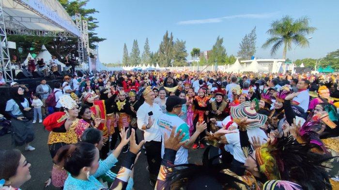 Rayakan HJB ke-542, Ribuan Warga Bogor Menari Bersama di Stadion Pakansari Cibinong