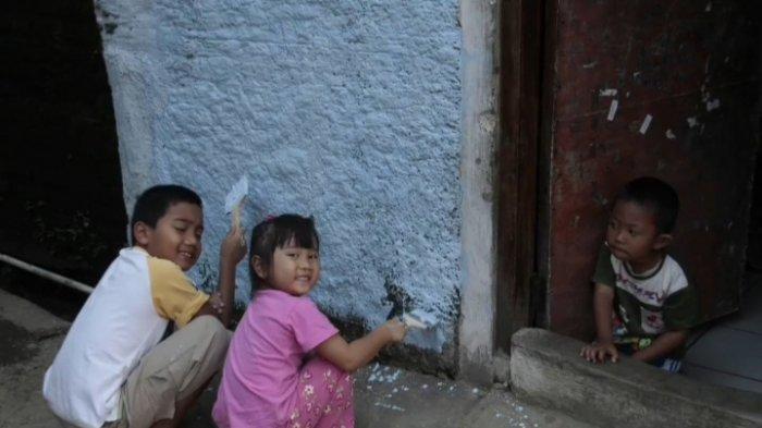 Ajak Eril dan Zara Kerja Bakti Sejak Kecil, Ridwan Kamil: Dikerjakan Gembira dan Tuntas