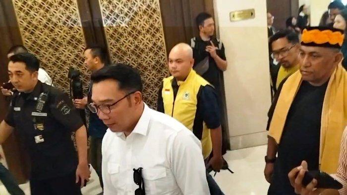 Jelang Deklarasi Pilkada Jakarta 2024, Ridwan Kamil-Suswono Tampil Serbaputih di Hotel Sultan Jakpus