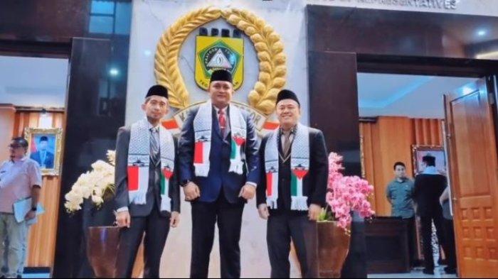 Bendera Palestina Padati Ruang Sidang Paripurna, Anggota DPRD Kabupaten Bogor Pakai Syal Palestina
