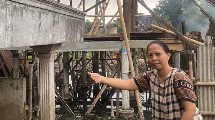 Sebuah rumah kontrakan yang terletak di RT 01/RW 08, Kampung Sawah, Kelurahan Bintara Jaya, Kecamatan Bekasi Barat, Kota Bekasi, diketahui ambles dan dalam kondisi memprihatinkan.