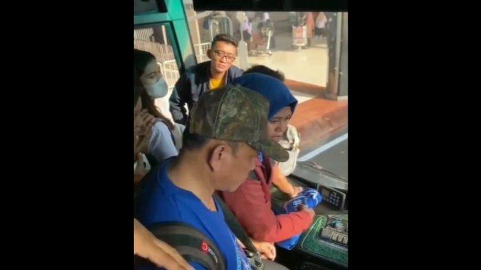 Viral di Media Sosial, Seorang Pria Bikin Resah Penumpang Bandara Soekarno Hatta
