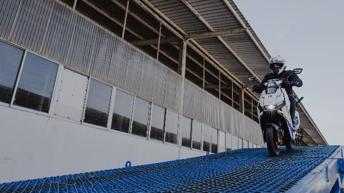 Ofero meluncurkan sepeda listrik flagship Stareer 5 Lit yang mampu menempuh jarak hingga 130 km dalam sekali isi daya.