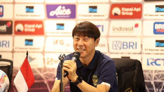 Peduli dengan Sepak Bola Indonesia, Shin Tae-yong Mengaku Kaget Saat Erick Thohir Bawa Argentina