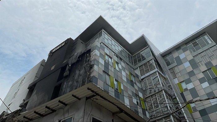 Panik karena Kebakaran,  Tamu Masih Pakai Handuk Berhamburan Keluar Hotel