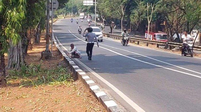 Tidak Terima Ditertibkan Petugas, Pak Ogah di Jakarta Timur Berontak Lawan Petugas