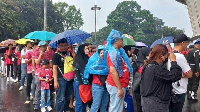 Timnas Indonesia vs Timnas Filipina: Suporter Rela Kehujanan untuk Dukung Skuad Garuda