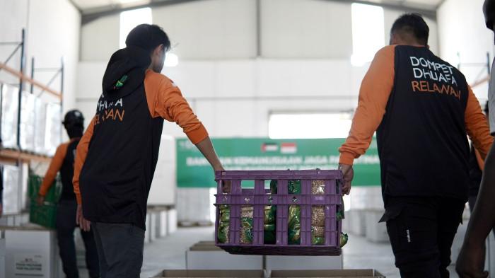 Tim kemanusiaan Dompet Dhuafa (1)