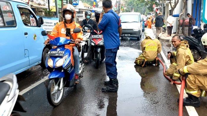 Tumpahan Solar di Jagakarsa, 25 Motor Tergelincir Hingga Satu Orang Alami Patah Tulang