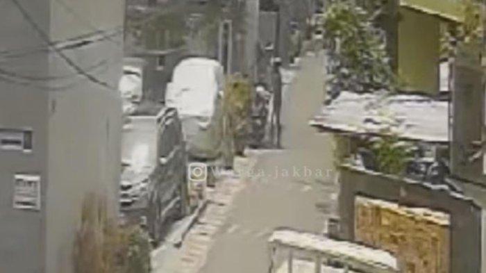 Gara-gara Ditinggal Cuci Muka, 29 Paket dan Motor Kurir Ekspedisi di Kebon Jeruk Digasak Maling