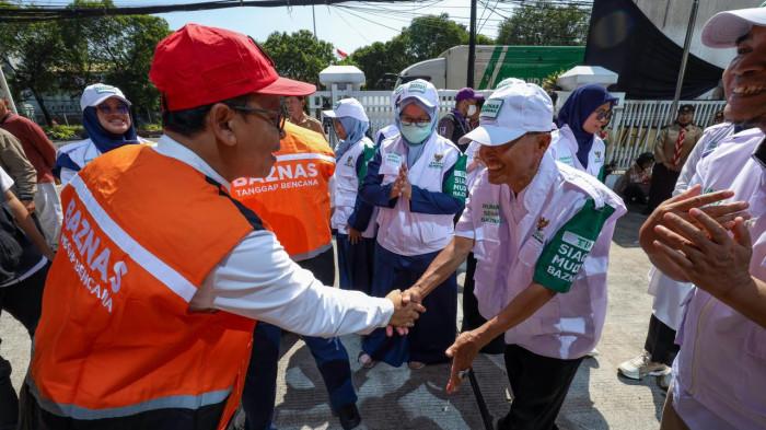 Wakil Ketua BAZNAS RI Zainut Tauhid Sa'adi resmi melepas Tim Siaga Pos Mudik BAZNAS 2026 di Kantor BAZNAS RI, Jakarta, Sabtu (14/3/2026).
