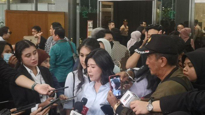 Netizen Curiga, Ini Alasan Dua Petinggi PSI Hampiri Moderator Debat Capres, Apa Reaksi Ketua KPU?