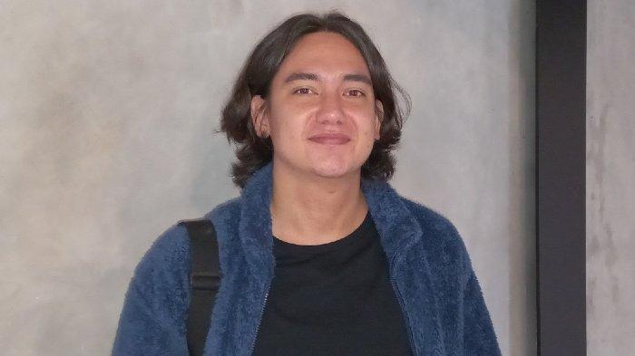 Adipati Dolken Perankan Pria Introvert di Film 'Kambodja', Bagaimana Cara Mendalami Karakter Itu?