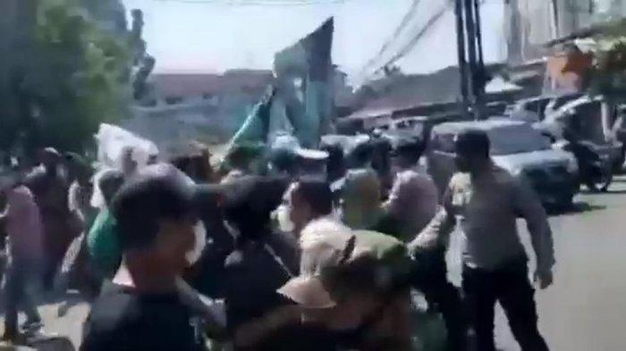 Diamankan Polisi Demo Ricuh, Mahasiswa Minta Wali Kota Tangsel Copot Kasatpol PP dan Camat Pamulang