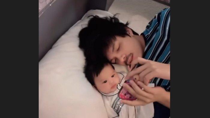 Momen Atta Halilintar Menidurkan Ameena Menuai Beragam Komentar Netizen