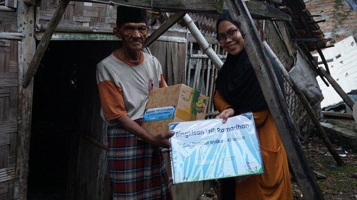 Ammirul Ummah Salurkan Paket Lebaran kepada Ratusan Lansia Kurang Mampu di Tangerang