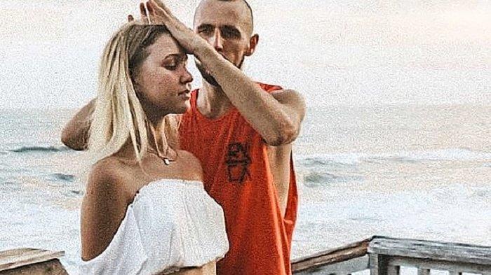 Anastasia Tropitsel (18) influencer online muda asal Rusia yang menjadi miliarder pada usia 15 tahun, meninggal dalam kecelakaan sepeda motor di Bali. Dia bersama pacarnya asal Ukraina. (dailymail/instagram)