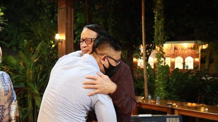 Andika Hazrumy Menangis saat Berpisah dengan WH, Anggap Sebagai Ayah dan Guru