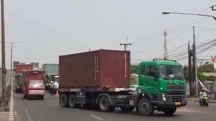 Cegah Kecelakaan Maut, Dishub Kota Bekasi Larang Truk Kontainer Melintas di Flyover Rawa Panjang