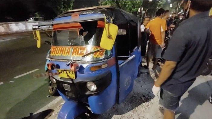 Bajaj Dihantam Sepeda Motor di Kawasan Klender Saat Mau Potong Jalan dan Lawan Arah