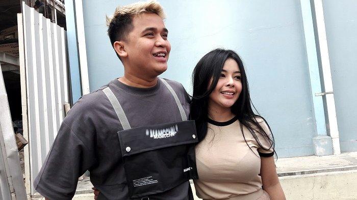 Dikabarkan Sama-sama Punya Gebetan, Begini Akhirnya Kisah Cinta Billy Syahputra dan Elvia Caroline