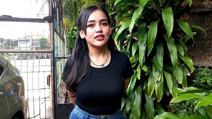 Clara Gopa Tak Takut Turun Kelas saat Terima Tawaran Nyanyi Berkonsep 'Gerobak Dangdut'
